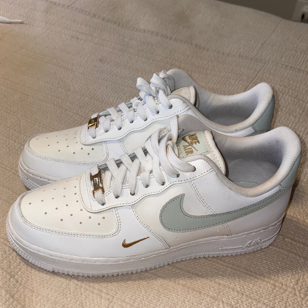 Nike Air Force 1 Low White Gray Gold CZ0270-106. Womens size 8 In EUC. Used once